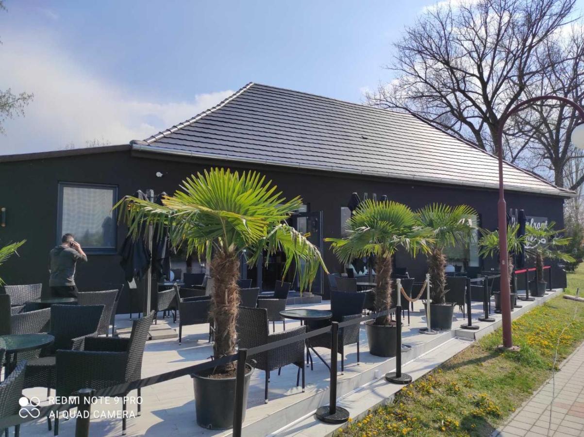 Waterfront Lodge Dunapataj Dış mekan fotoğraf