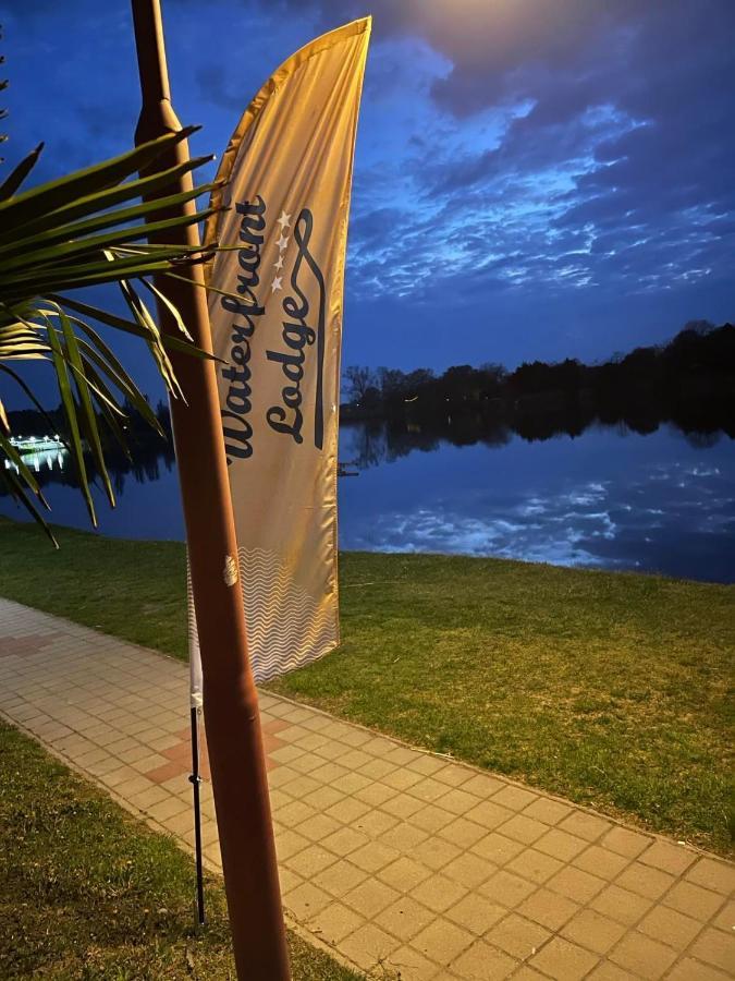 Waterfront Lodge Dunapataj Dış mekan fotoğraf