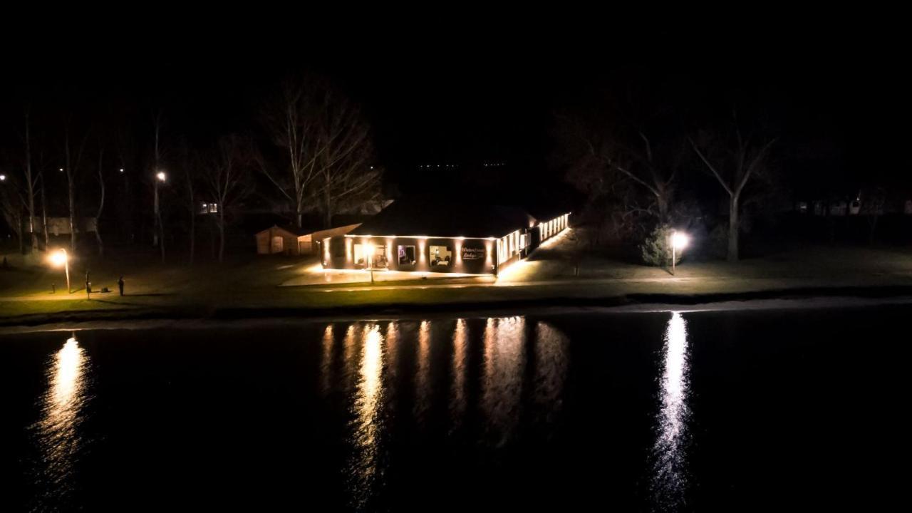 Waterfront Lodge Dunapataj Dış mekan fotoğraf