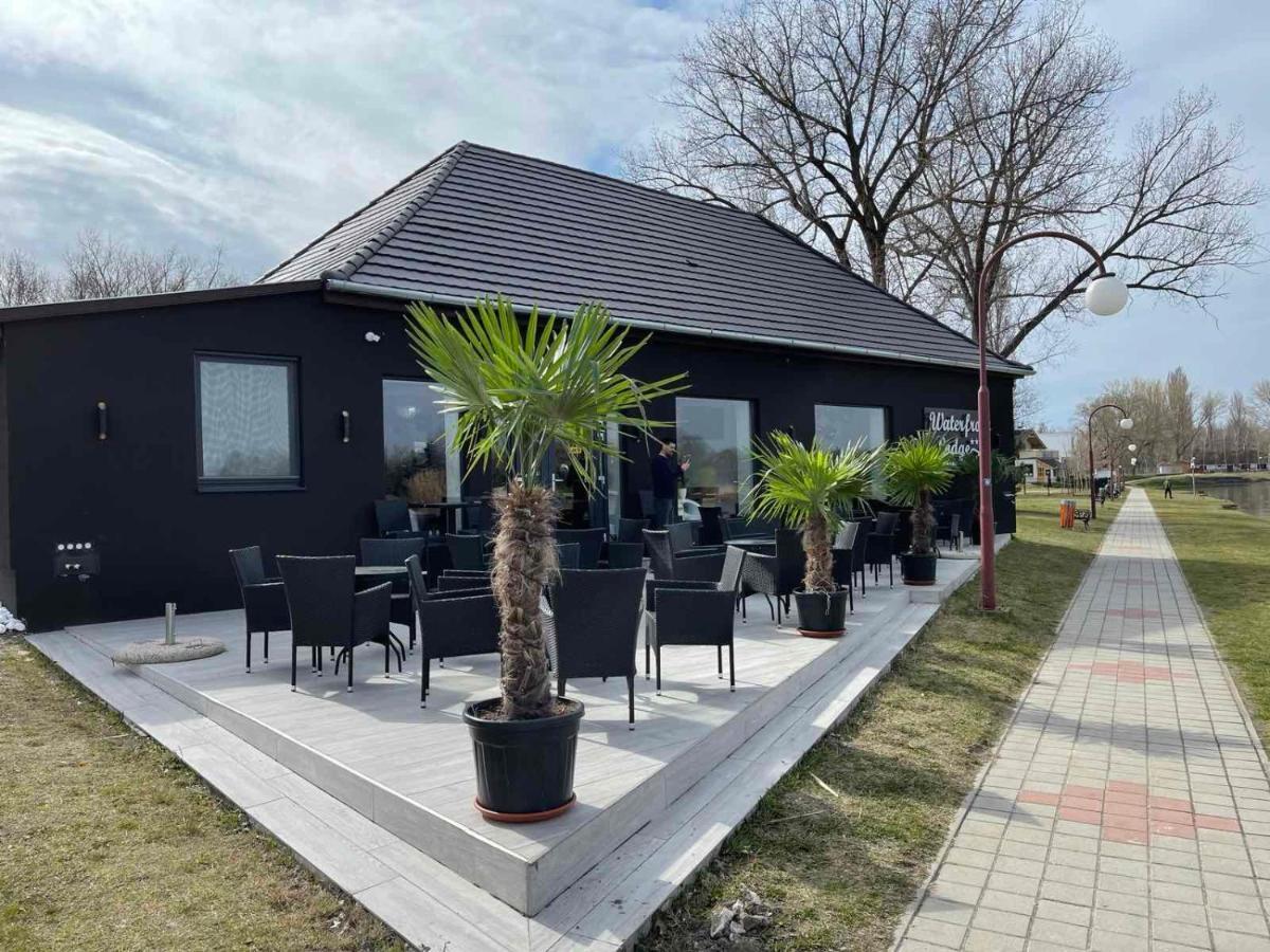 Waterfront Lodge Dunapataj Dış mekan fotoğraf